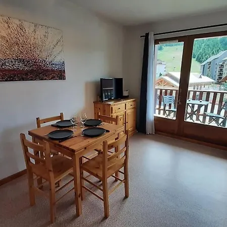 Apartment Superbe La Joue Du Loup Centre, 6 Personnes, Avec Parking Prive *